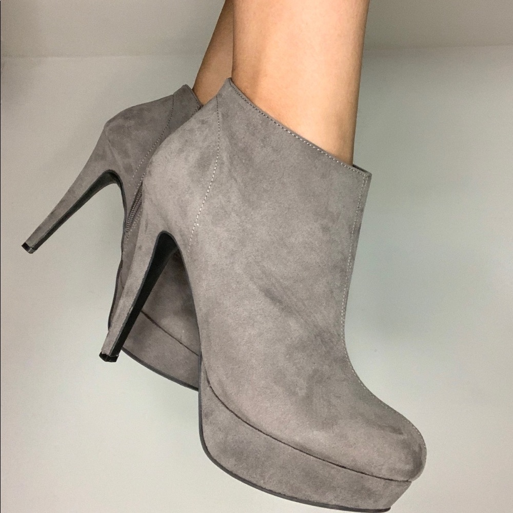 Suede Guess Heels 👠